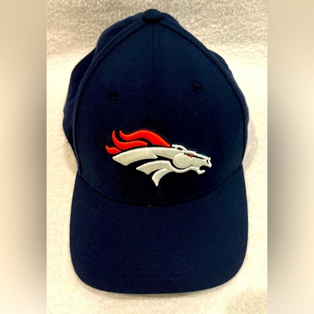 Denver Broncos new era NFL 39 Thirty medium large with Embroidered Logo
